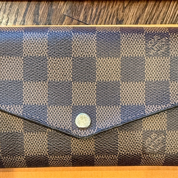 Louis Vuitton Sarah Wallet - Picture 8 of 14